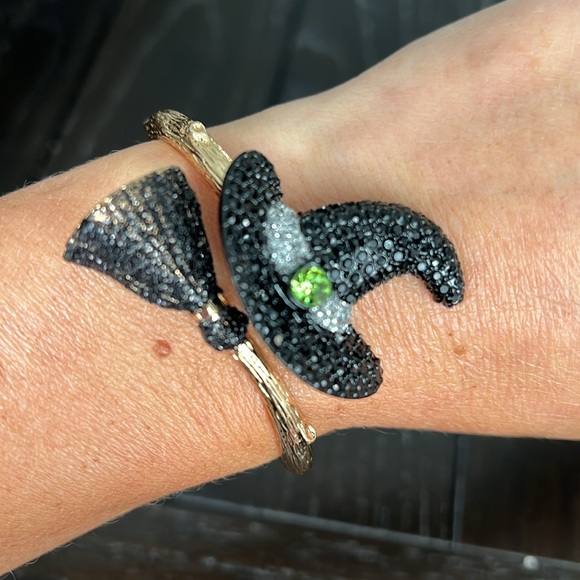 Betsey Johnson Witch Hat Bracelet - Picture 3 of 8